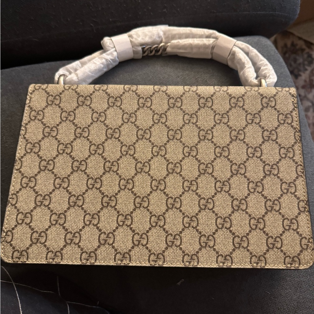 Elegant Monogram Inspired Top Handle Bag with Statement Clasp - Picture 6 of 9